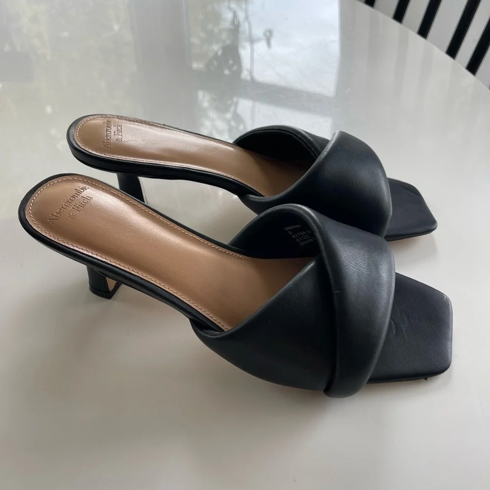 Abercrombie & Fitch Umi Puff Twist Heeled Sandal - 9